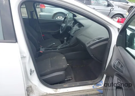 2018 Ford Focus S z USA, uszkodzony, nr VIN 1FADP3E23JL236365